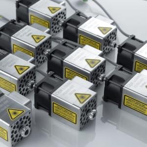 Seria elementów elektronicznych oznakowanych przez laser fiber EM Smart